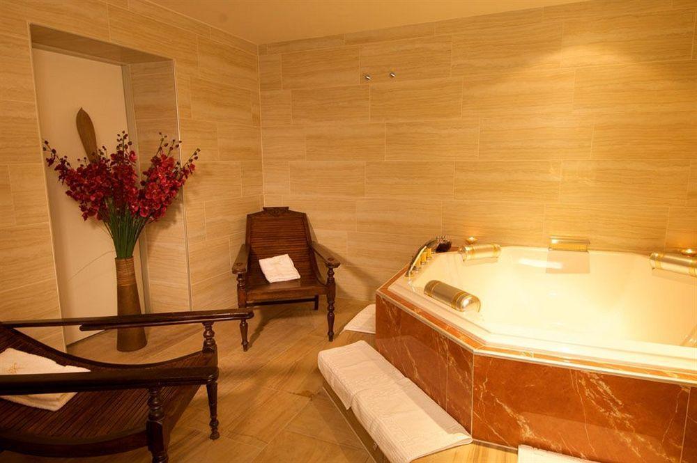 Schlosshotel Burghaus Kronenburg クローネンブルク 設備 写真