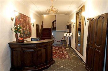 Schlosshotel Burghaus Kronenburg クローネンブルク エクステリア 写真