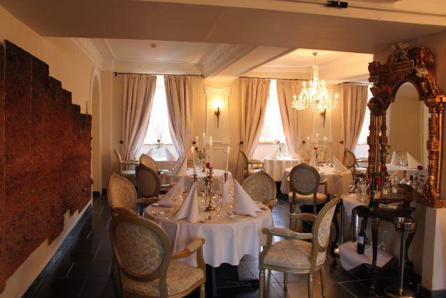 Schlosshotel Burghaus Kronenburg クローネンブルク エクステリア 写真
