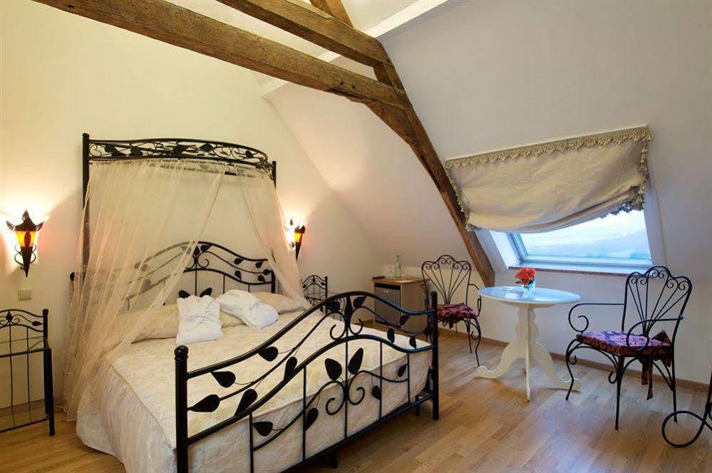 Schlosshotel Burghaus Kronenburg クローネンブルク エクステリア 写真